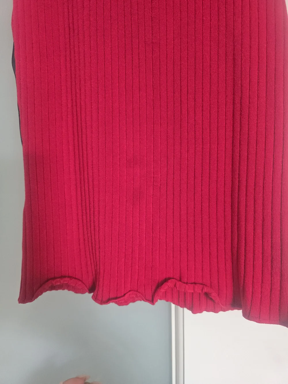 bebe Red Ribbed Mock Neck Tank - Picture 4 of 4
